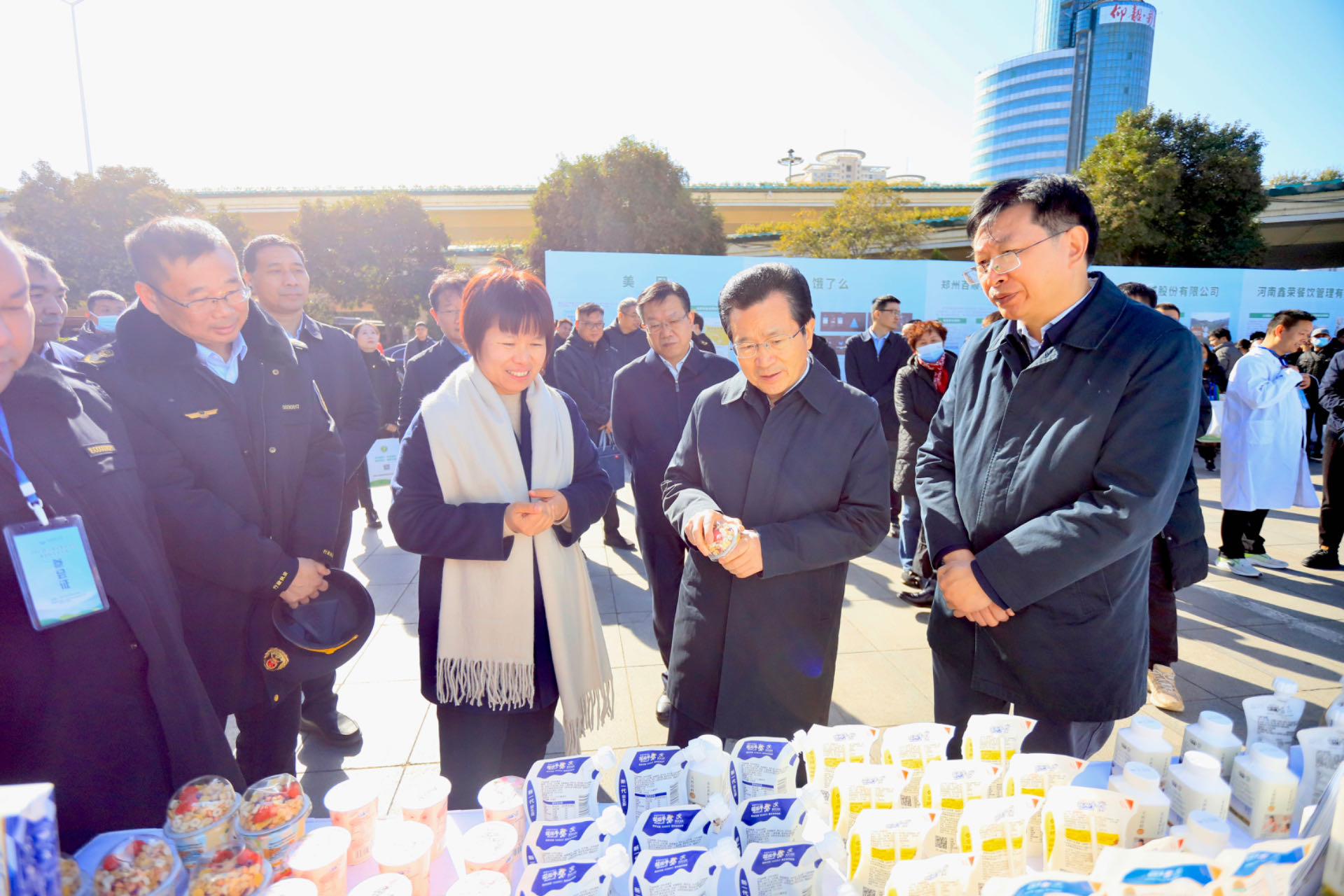 花花牛丨落實(shí)食品生產(chǎn)加工企業(yè)質(zhì)量安全主體責(zé)任，助力人民群眾生活更美好——2023年河南省暨鄭州食品安全宣傳周啟動(dòng)儀式隆重舉行