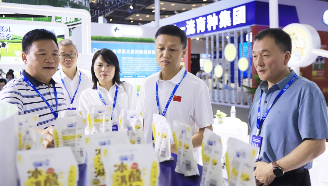 啟航新征程 點亮新賽道丨花花牛乳業(yè)集團(tuán)參加第十四屆中國奶業(yè)大會暨D20峰會，榮獲“中國乳制品生產(chǎn)企業(yè)現(xiàn)代化等級5A級”評定殊榮