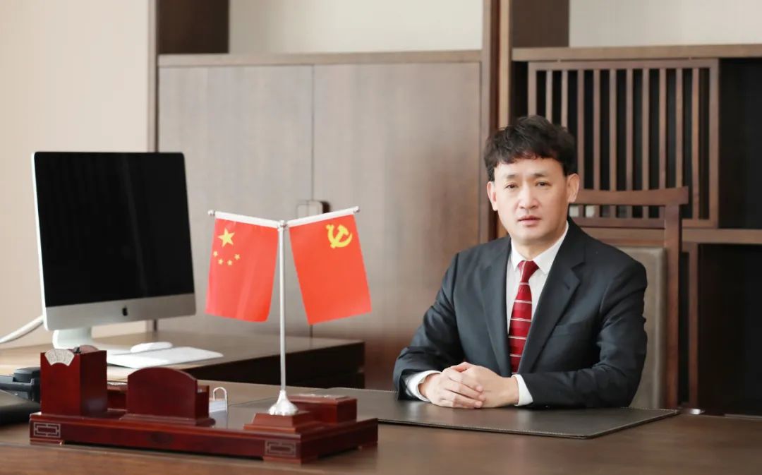 雙雙獲獎 喜事連連｜ 花花牛乳業(yè)集團榮獲“河南省知名品牌”獎，董事長關(guān)曉彥榮膺“2022年度品牌人物”