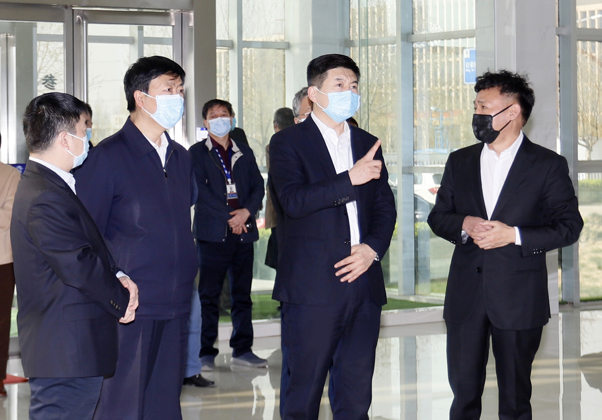 河南省委常委、副省長費東斌蒞臨 花花牛乳業(yè)集團調(diào)研
