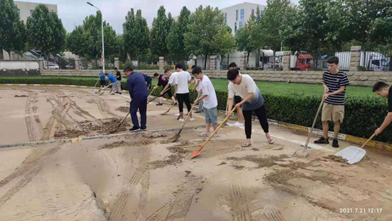 微光匯聚、風雨同舟，我們一起扛！