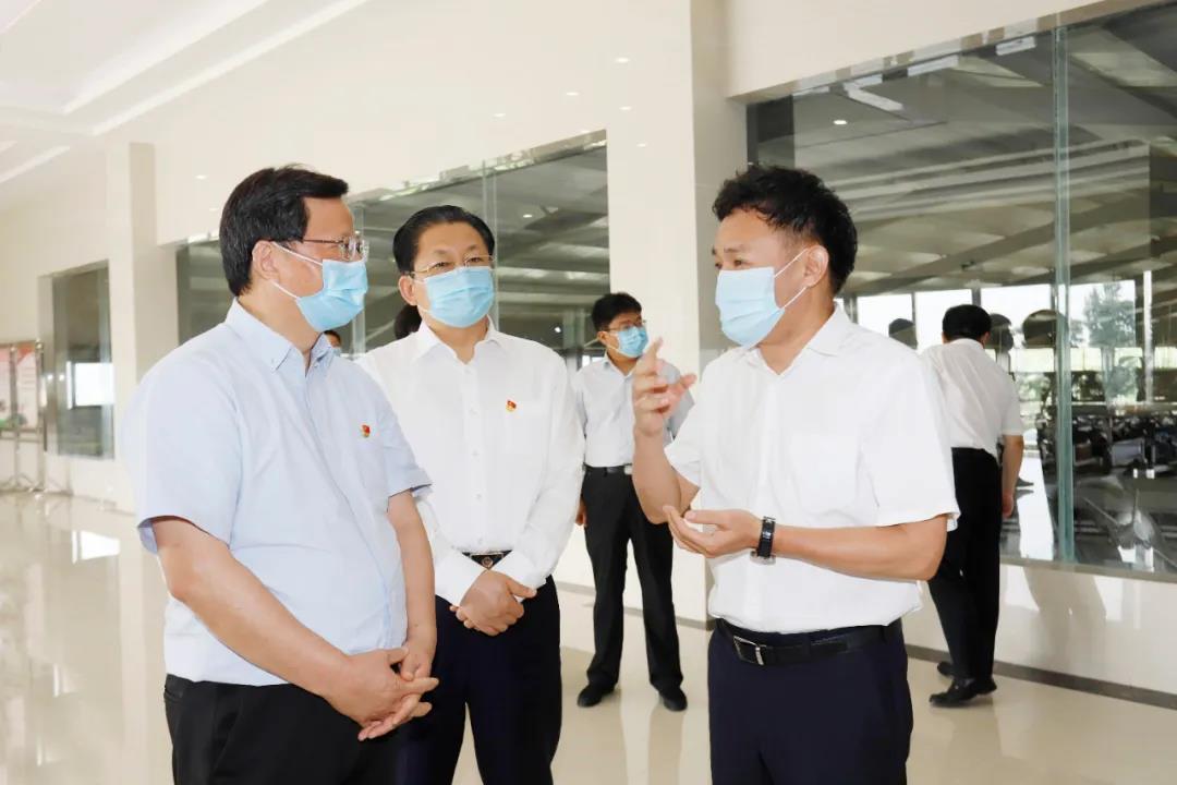 快訊 | 河南省委常委、省紀委書記、省監(jiān)委主任任正曉蒞臨花花牛乳業(yè)集團新蔡瑞亞牧場調研