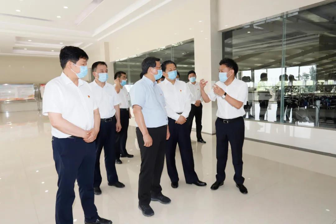 快訊 | 河南省委常委、省紀委書記、省監(jiān)委主任任正曉蒞臨花花牛乳業(yè)集團新蔡瑞亞牧場調研