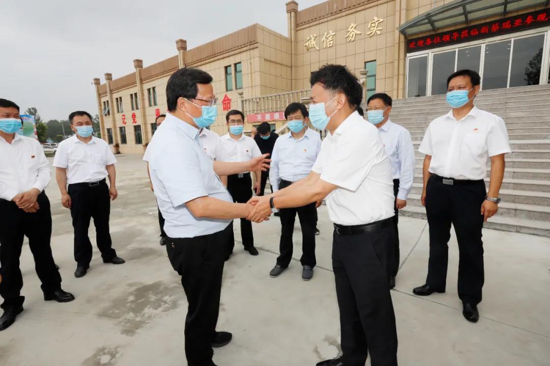 快訊 | 河南省委常委、省紀委書記、省監(jiān)委主任任正曉蒞臨花花牛乳業(yè)集團新蔡瑞亞牧場調研