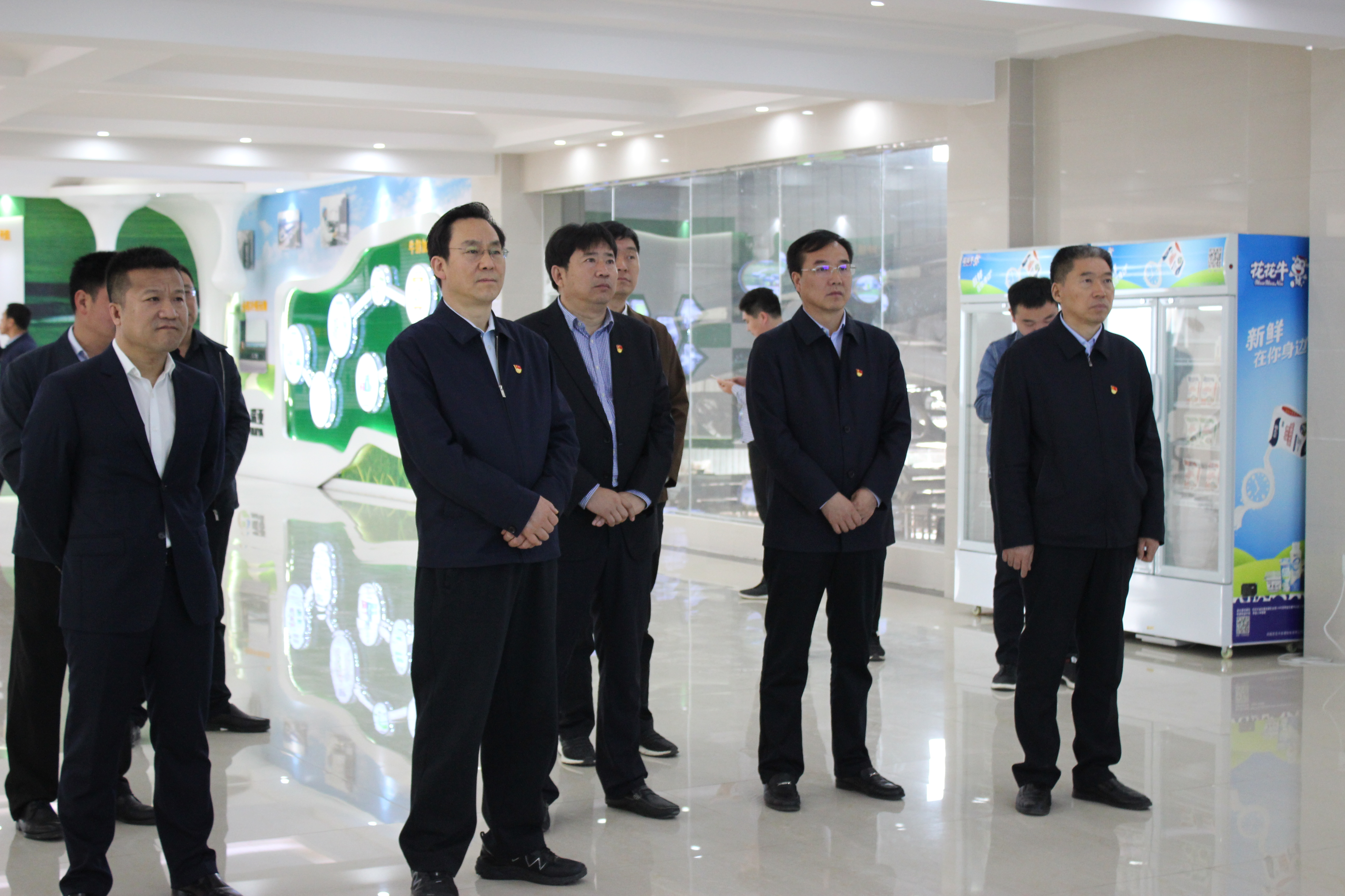 河南省委常委、組織部部長孔昌生 蒞臨河南花花牛集團(tuán)魯山瑞亞牧業(yè)有限公司調(diào)研