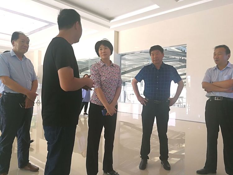 駐馬店市委常委、統(tǒng)戰(zhàn)部長姚新文 蒞臨花花牛乳業(yè)集團(tuán)總部調(diào)研
