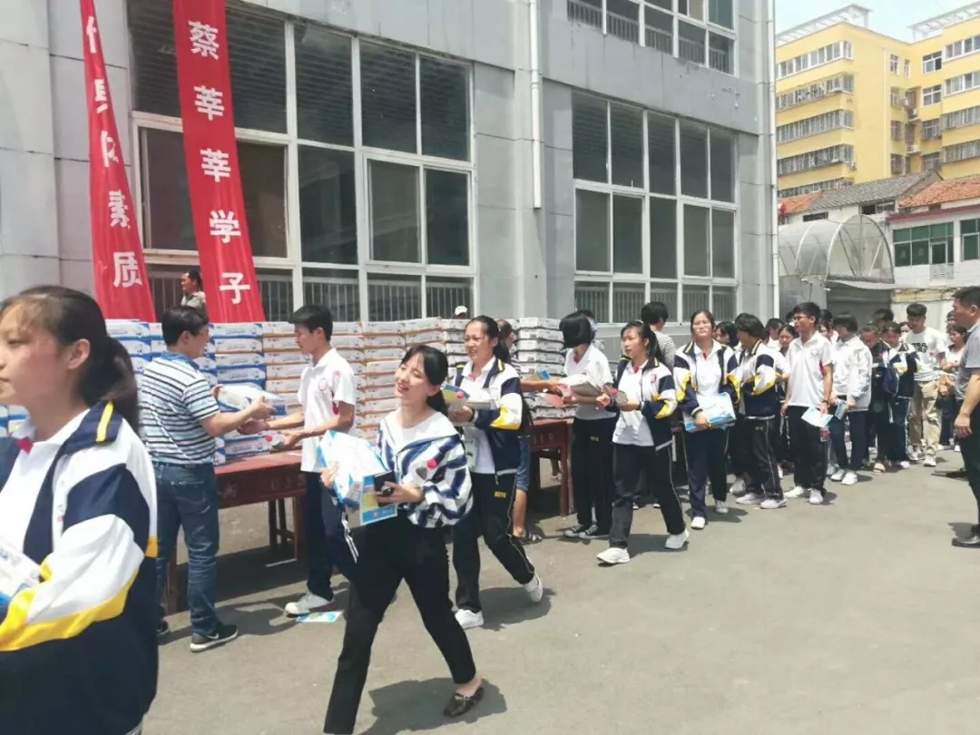 花花牛|捐助教育100萬(wàn)元！做公益，我們是認(rèn)真的！