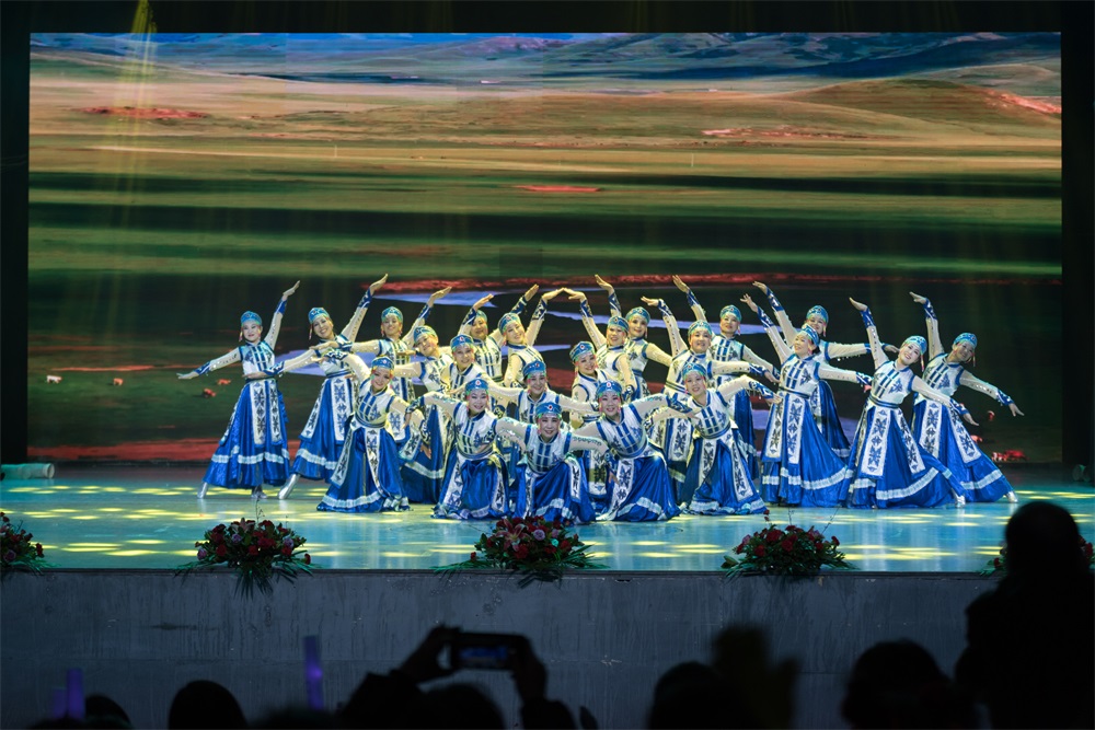 “不忘初心、聚力前行” 花花牛集團(tuán)2018迎新春聯(lián)歡會(huì)隆重舉行
