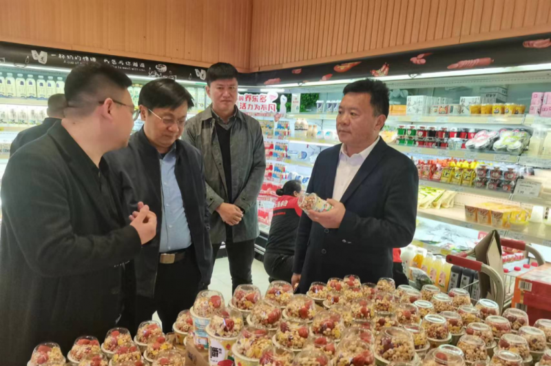 走訪調(diào)研拓市場(chǎng) 凝心聚力謀發(fā)展--花花牛乳業(yè)集團(tuán)黨委書記、董事長(zhǎng)唐洪峰一行走訪銷售終端