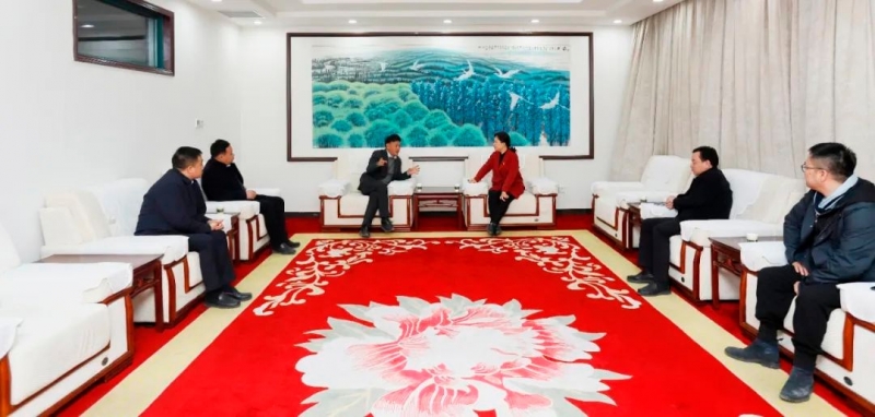 發(fā)揮產(chǎn)業(yè)優(yōu)勢(shì) 助力鄉(xiāng)村振興 | 民權(quán)縣委副書記、縣長(zhǎng)王靜嫻會(huì)見關(guān)曉彥董事長(zhǎng)一行