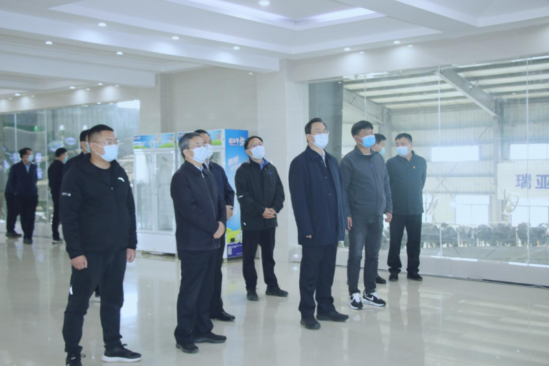 河南省人大常委會黨組書記、副主任孔昌生蒞臨花花牛魯山瑞亞牧場參觀調(diào)研